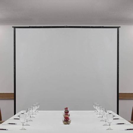 เชอราตัน เจดดาห์ โฮเต็ล Hotel ภายนอก รูปภาพ A manual projector screen