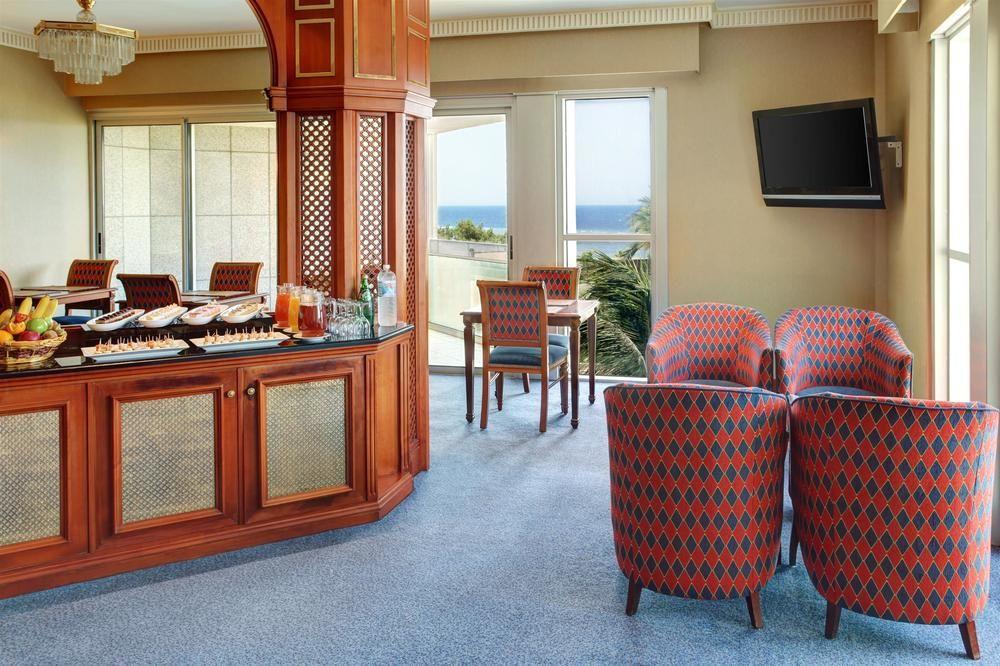 เชอราตัน เจดดาห์ โฮเต็ล Hotel ภายนอก รูปภาพ Club Lounge at the airport