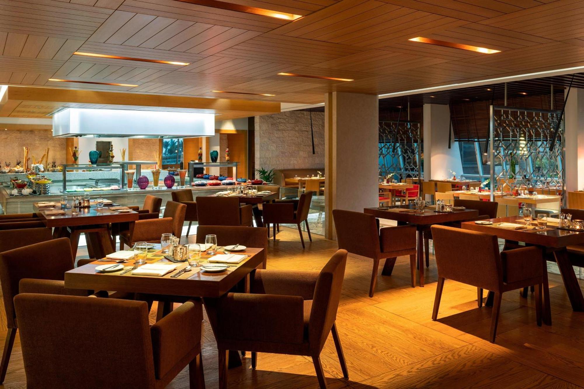 เชอราตัน เจดดาห์ โฮเต็ล Hotel ภายนอก รูปภาพ The restaurant