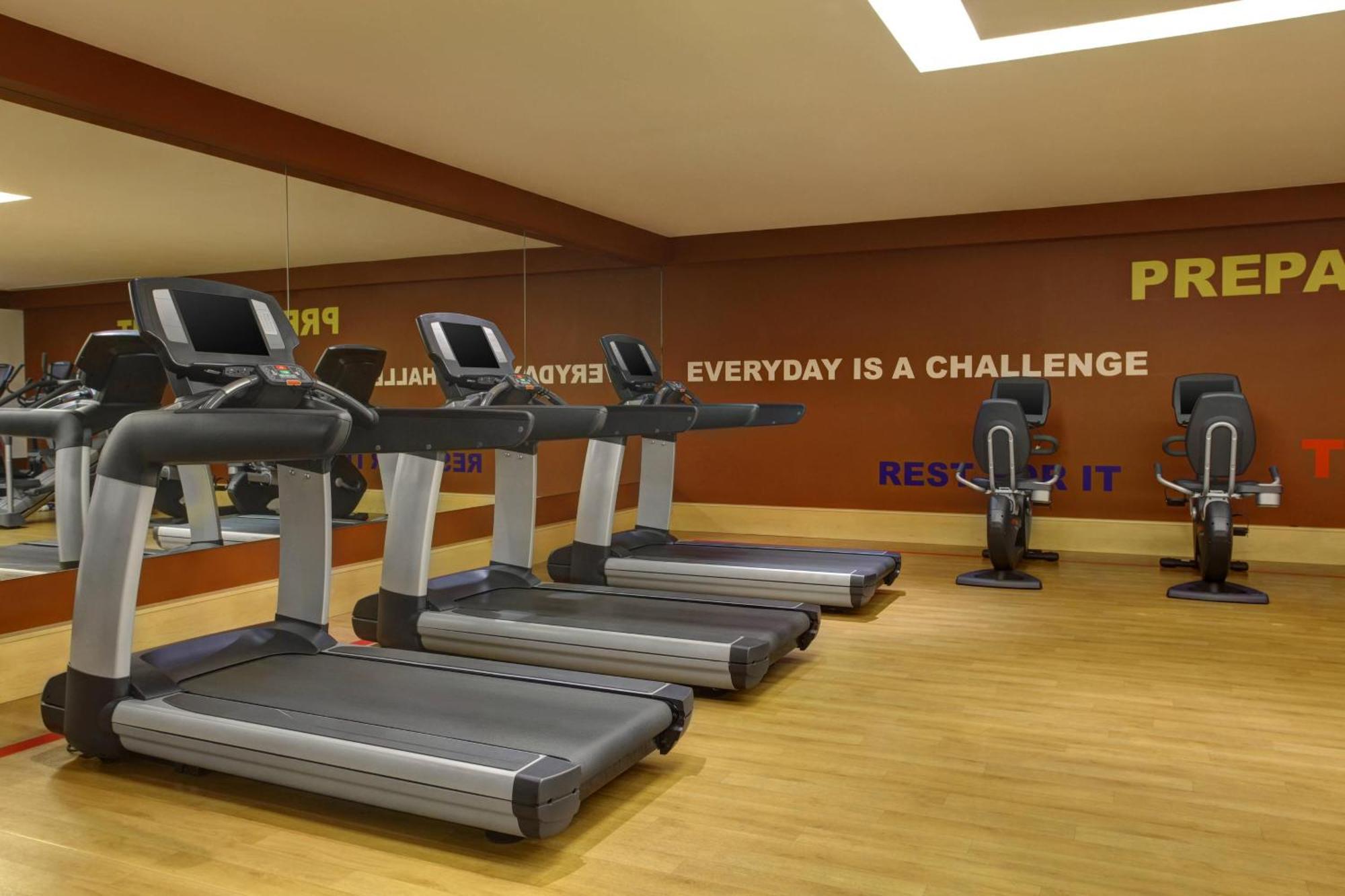 เชอราตัน เจดดาห์ โฮเต็ล Hotel ภายนอก รูปภาพ The gym at the hotel
