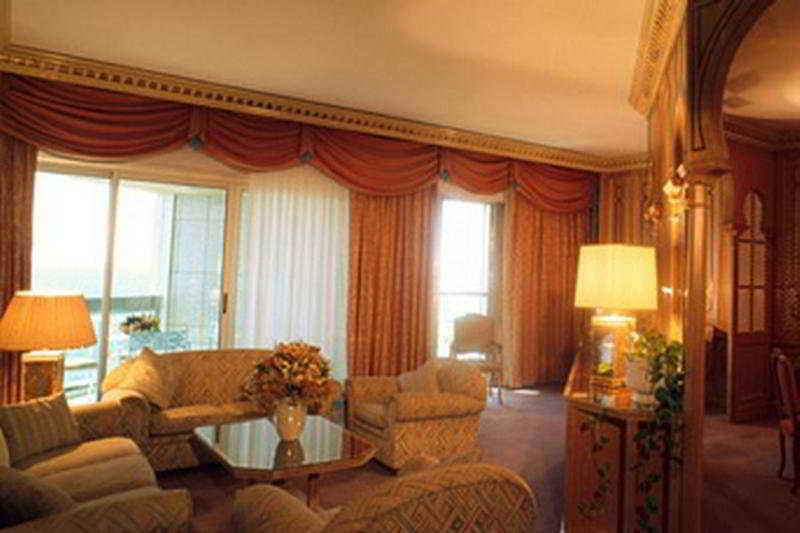 เชอราตัน เจดดาห์ โฮเต็ล Hotel ภายนอก รูปภาพ A suite at the Grand Hotel