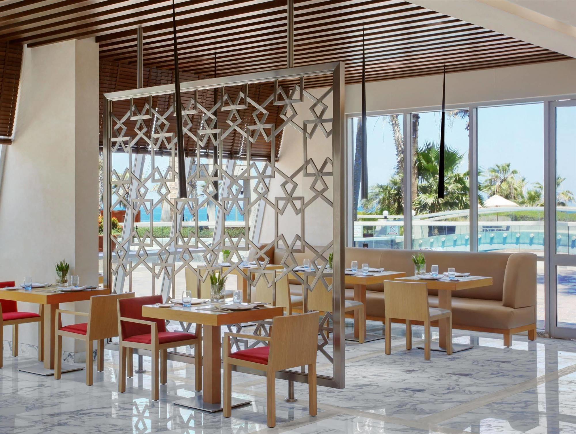 เชอราตัน เจดดาห์ โฮเต็ล Hotel ภายนอก รูปภาพ The Beach Club